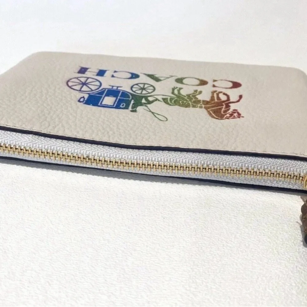 COACH‎ CORNER ZIP WRISTLET POUCH WALLET WITH RAINBOW HORSE AND CARRIAGE NWT